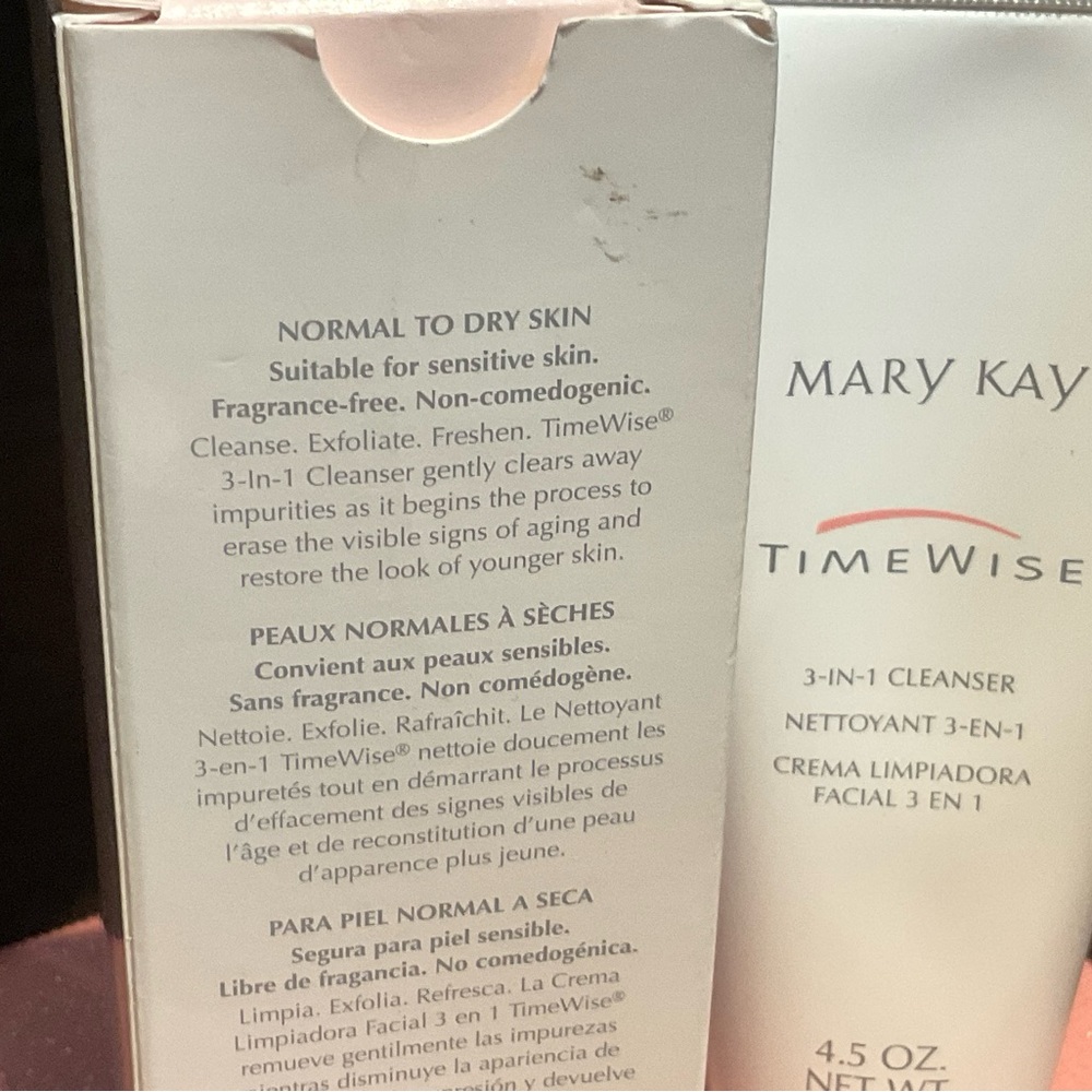 Mary Kay TIMEWISE 3 - IN - 1 Cleanser #869400 - Picture 4 of 7
